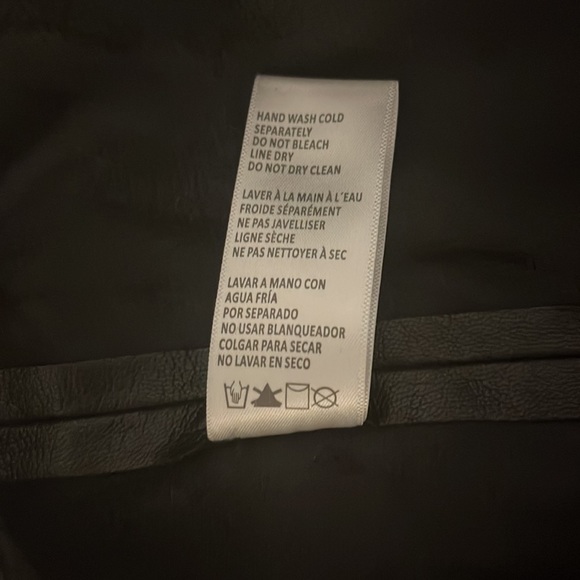 Good American Better Than Leather Shorts - Picture 13 of 13